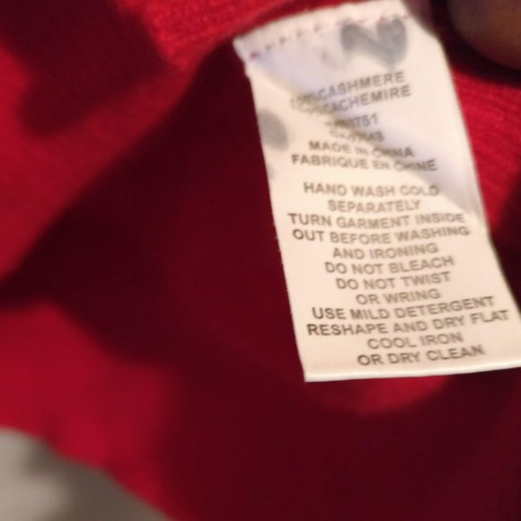 FLAWLESS- Holiday RED 100%CASHMERE L/Sleeve Sweater Knit , M with MEASUREMENTS - Picture 6 of 9